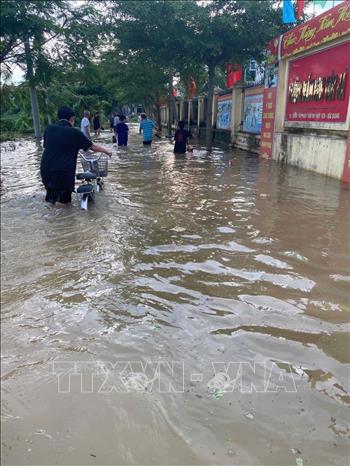 Nhiều nơi ở phường Vân Hà, tỉnh Bắc Ninh ngập trong nước lũ. Ảnh: TTXVN phát
