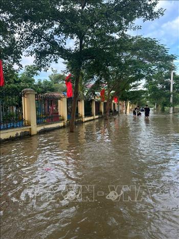 Nhiều nơi ở phường Vân Hà, tỉnh Bắc Ninh ngập trong nước lũ. Ảnh: TTXVN phát

