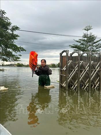 Nhiều nơi ở phường Vân Hà, tỉnh Bắc Ninh ngập trong nước lũ. Ảnh: TTXVN phát

