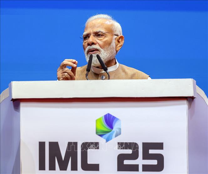 Thủ tướng Ấn Độ Narendra Modi phát biểu tại lễ khai mạc Đại hội Di động Ấn Độ (IMC) lần thứ 9 ở Trung tâm hội nghị Yashobhoomi, New Delhi, ngày 8/10/2025. Ảnh: ANI/TTXVN
