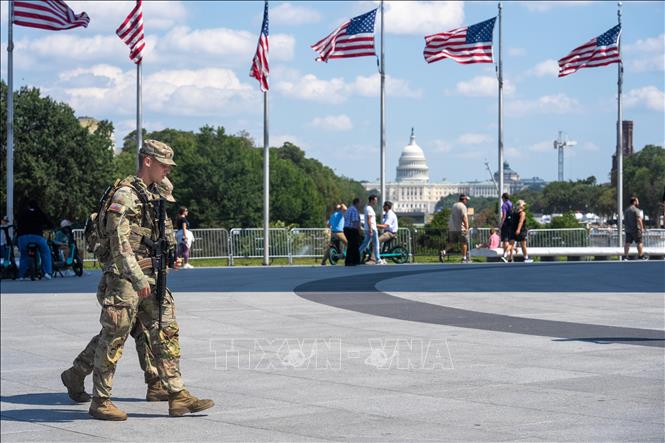 Các thành viên thuộc Lực lượng Vệ binh Quốc gia Mỹ tuần tra tại Washington, D.C., ngày 4/9/2025. Ảnh: THX/TTXVN