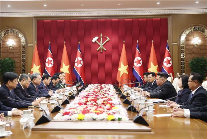 Tổng Bí thư Tô Lâm hội đàm với Tổng Bí thư, Chủ tịch Quốc vụ CHDCND Triều Tiên Kim Jong Un. Ảnh: Thống Nhất – TTXVN