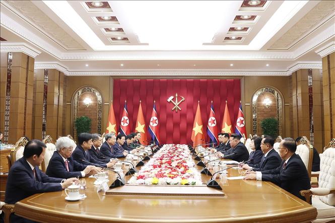 Tổng Bí thư Tô Lâm hội đàm với Tổng Bí thư, Chủ tịch Quốc vụ CHDCND Triều Tiên Kim Jong Un. Ảnh: Thống Nhất – TTXVN