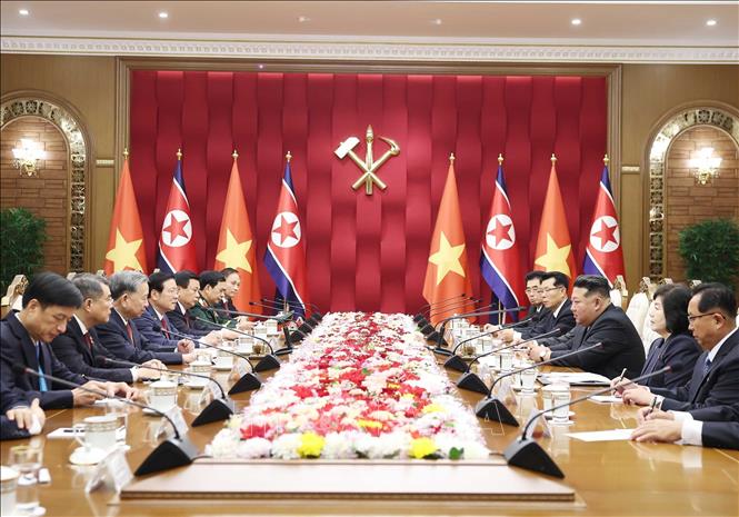 Tổng Bí thư Tô Lâm hội đàm với Tổng Bí thư, Chủ tịch Quốc vụ CHDCND Triều Tiên Kim Jong Un. Ảnh: Thống Nhất – TTXVN