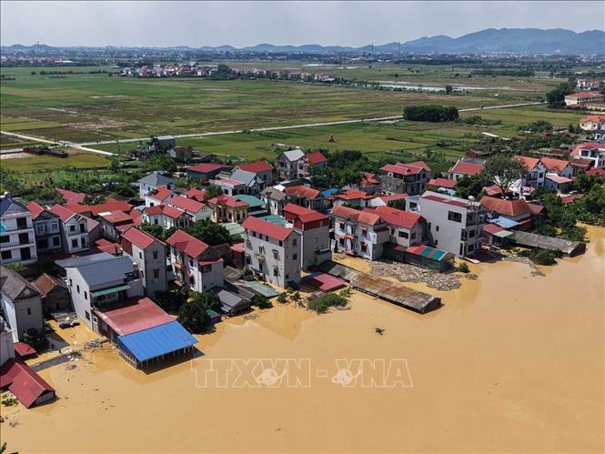 Nước sông Cầu dâng cao khiến nhiều hộ dân thôn Ngô Đạo, xã Đa Phúc (Hà Nội) bị ngập nước đến hơn 3m. Ảnh: Hoàng Hiếu - TTXVN