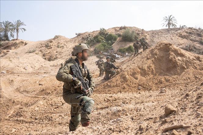 Binh sĩ Israel tiến hành hoạt động quân sự tại Dải Gaza ngày 25/4/2024. Ảnh: THX/TTXVN