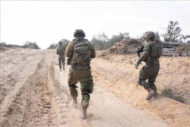 Binh sĩ Israel tiến hành hoạt động quân sự tại Dải Gaza ngày 25/4/2024. Ảnh: THX/TTXVN