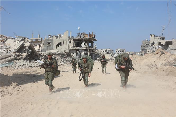 Binh sĩ Israel tiến hành hoạt động quân sự tại Dải Gaza ngày 28/2/2024. Ảnh: THX/TTXVN