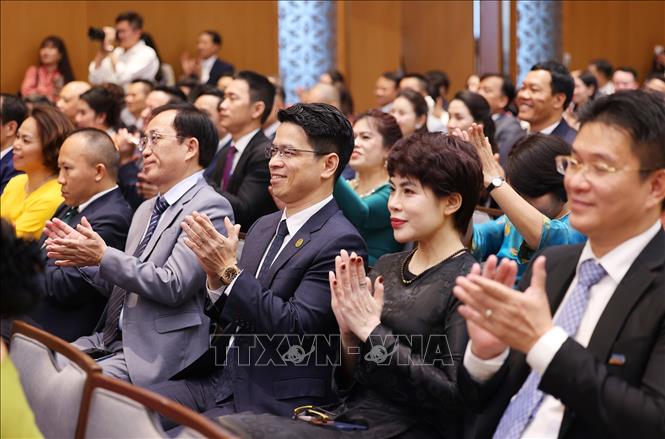 Đại diện các doanh nghiệp tham dự buổi gặp nhân Ngày Doanh nhân Việt Nam. Ảnh: Dương Giang-TTXVN
