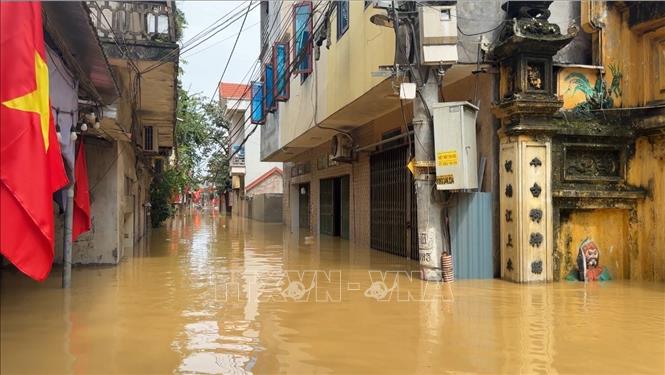 Nhiều khu vực bị ngập sâu trong nước. Ảnh: Đỗ Huyền - TTXVN
