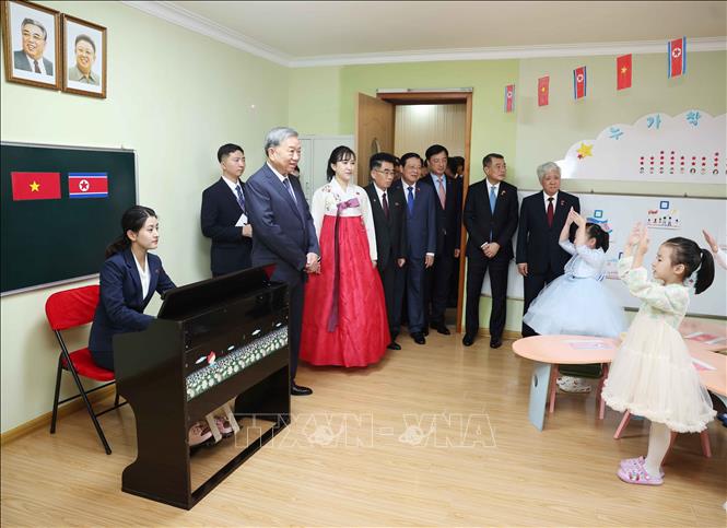 Tổng Bí thư Tô Lâm thăm lớp học mang tên Chủ tịch Hồ Chí Minh. Ảnh: Thống Nhất – TTXVN