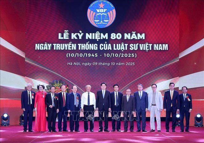Chủ tịch nước Lương Cường và các đại biểu chụp ảnh chung. Ảnh: Lâm Khánh – TTXVN
