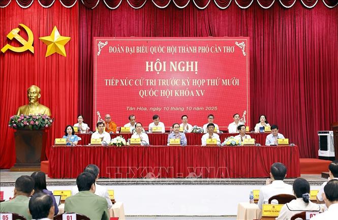 Chủ tịch Quốc hội Trần Thanh Mẫn tiếp xúc cử tri tại xã Tân Hòa, TP Cần Thơ. Ảnh: Doãn Tấn – TTXVN 