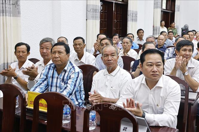 Đại biểu dự Hội nghị tiếp xúc cử tri. Ảnh: Doãn Tấn – TTXVN 