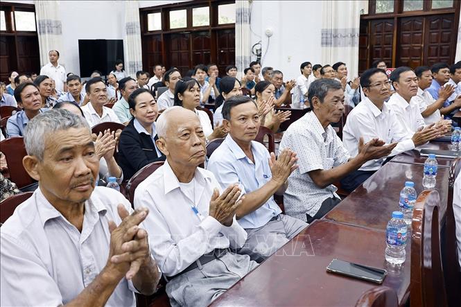 Đại biểu dự Hội nghị tiếp xúc cử tri. Ảnh: Doãn Tấn – TTXVN 