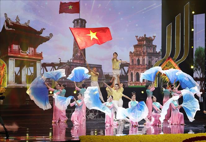 Chương trình nghệ thuật chào mừng Đại hội Thi đua yêu nước thành phố Hà Nội. Ảnh: Dương Giang-TTXVN