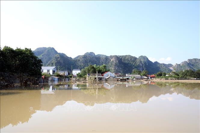 Đến sáng 10/10/2025, nhà dân ở xã Vân Nham, tỉnh Lạng Sơn vẫn ngập sâu. Ảnh: Văn Đạt - TTXVN