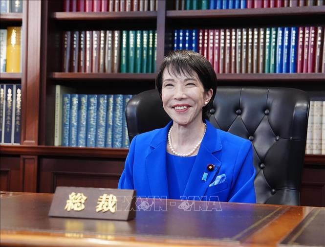 Ngày 4/10/2025, chính trị gia kỳ cựu Sanae Takaichi, đã trở thành tân Chủ tịch của đảng Dân chủ Tự do (LDP) cầm quyền sau khi trải qua hai vòng bỏ phiếu tại trụ sở đảng. Kết quả này cùng với việc LDP là nhóm lớn nhất trong Quốc hội, bà Sanae Takaichi đã trở thành nhà lãnh đạo nữ đầu tiên của LDP. Ảnh: Kyodo/TTXVN