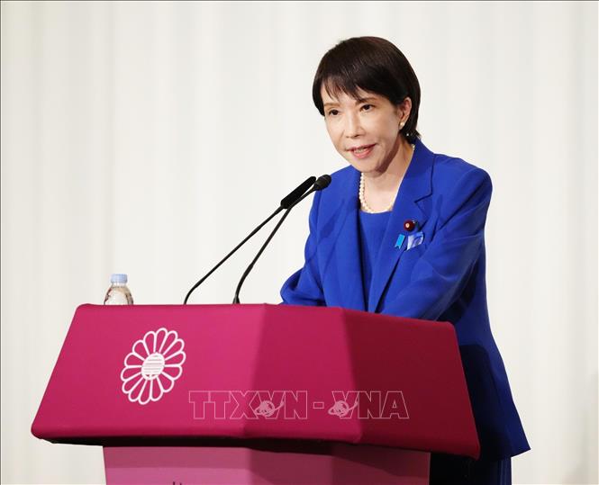 Ngày 4/10/2025, chính trị gia kỳ cựu Sanae Takaichi, đã trở thành tân Chủ tịch của đảng Dân chủ Tự do (LDP) cầm quyền sau khi trải qua hai vòng bỏ phiếu tại trụ sở đảng. Kết quả này cùng với việc LDP là nhóm lớn nhất trong Quốc hội, bà Sanae Takaichi đã trở thành nhà lãnh đạo nữ đầu tiên của LDP. Ảnh: Kyodo/TTXVN