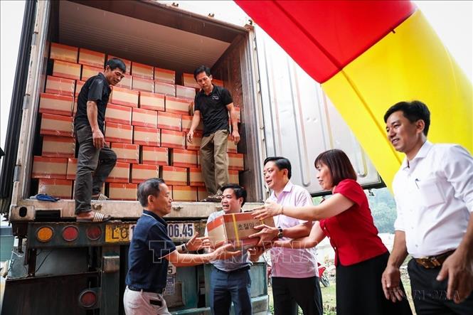Lễ xuất khẩu 7,5 tấn ớt muối chua sang thị trường Hàn Quốc của Công ty TNHH đầu tư và thương mại Tiến Ngân (Hòa Bình, 28/3/2024). Ảnh: Trọng Đạt - TTXVN
