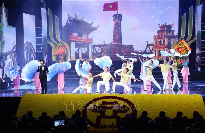 Chương trình biểu diễn văn nghệ chào mừng. Ảnh: Văn Điệp - TTXVN