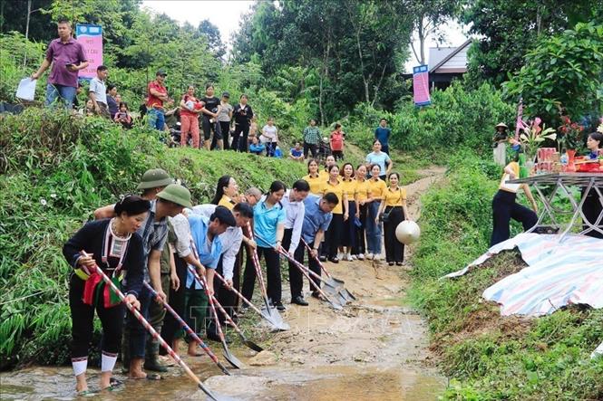 Hiệp hội doanh nghiệp tỉnh Yên Bái phối hợp với Hội nữ doanh nhân tỉnh, UBND xã Kiên Thành và Công ty TNHH Hòa Bình tỉnh Yên Bái tổ chức Lễ khởi công xây dựng cầu Hạnh Phúc tại thôn An thịnh, xã Kiên Thành, huyện Trấn Yên nhân kỷ niệm 135 năm Ngày sinh Chủ tịch Hồ Chí Minh (19/5/1890 - 19/5/2025). Ảnh: Đinh Thùy - TTXVN