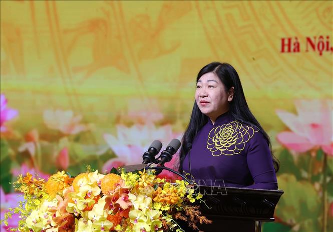 Chủ tịch Ủy ban MTTQ Việt Nam thành phố Nguyễn Lan Hương phát biểu hưởng ứng phong trào thi đua trên địa bàn Thành phố Hà Nội, giai đoạn 2025-2030. Ảnh: Văn Điệp - TTXVN
