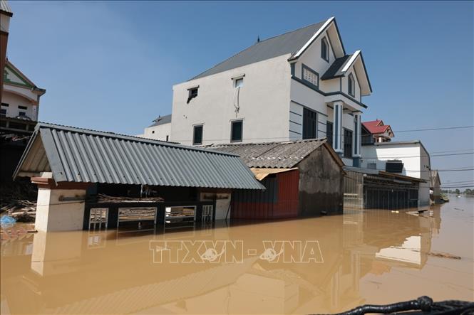 Đa số nhà dân bị ngập hết tầng 1. Ảnh: Trần Việt - TTXVN