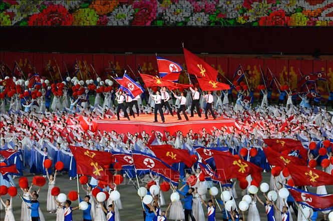 Chương trình nghệ thuật kỷ niệm 80 năm thành lập Đảng Lao động Triều Tiên tại Bình Nhưỡng, ngày 9/10/2025. Ảnh: THX/TTXVN