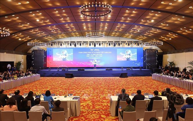 Phiên họp cấp cao Toàn cảnh Kinh tế tư nhân lần thứ nhất (ViPEL 2025). Ảnh: Dương Giang-TTXVN