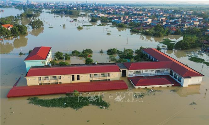Nhiều trường học ở phường Vân Hà, tỉnh Bắc Ninh bị nước nhấn chìm. Ảnh: Phan Phương - TTXVN