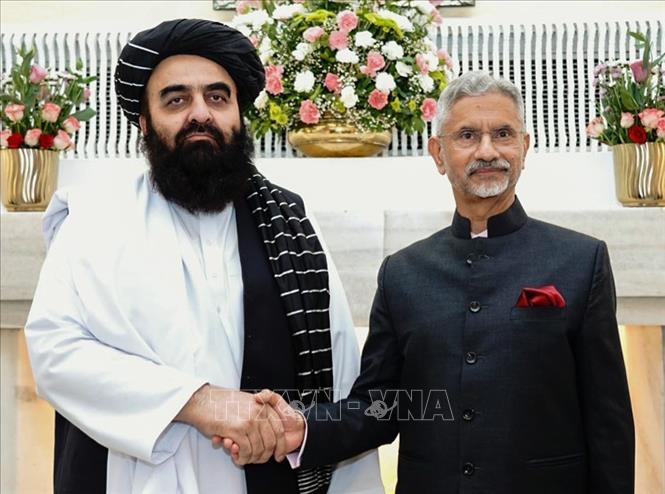 Ngoại trưởng Ấn Độ S. Jaishankar (phải) và Ngoại trưởng chính quyền Taliban - ông Amir Khan Muttaqi tại cuộc gặp ở New Delhi ngày 10/10/2025. Ảnh: ANI/TTXVN