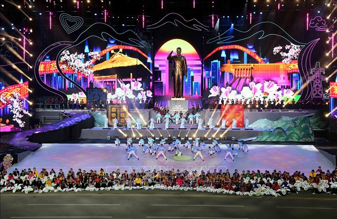 Chương trình nghệ  thuật tại Lễ kỷ niệm 130 năm Ngày thành lập tỉnh Sơn La. Ảnh: Quang Quyết - TTXVN