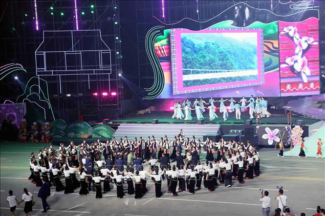 Chương trình nghệ thuật tại Lễ Kỷ niệm 130 năm Ngày thành lập tỉnh Sơn La. Ảnh: Quang Quyết - TTXVN