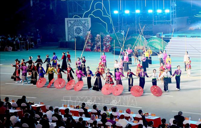 Chương trình nghệ thuật tại Lễ kỷ niệm 130 năm Ngày thành lập tỉnh Sơn La. Ảnh: Quang Quyết - TTXVN