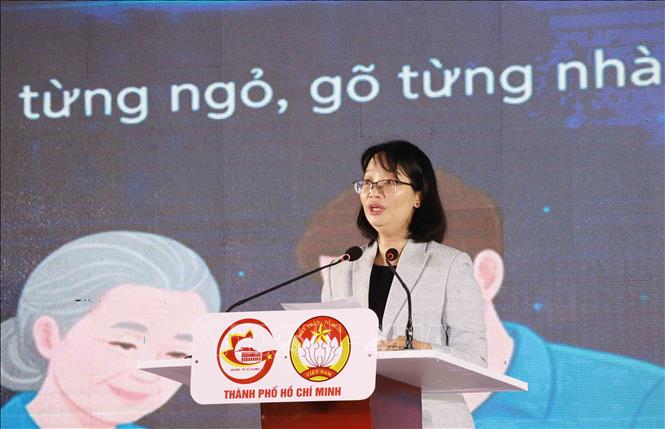 Bà Trần Thị Diệu Thúy, Phó Chủ tịch UBND Thành phố Hồ Chí Minh phát động phong trào. Ảnh: Thu Hoài - TTXVN