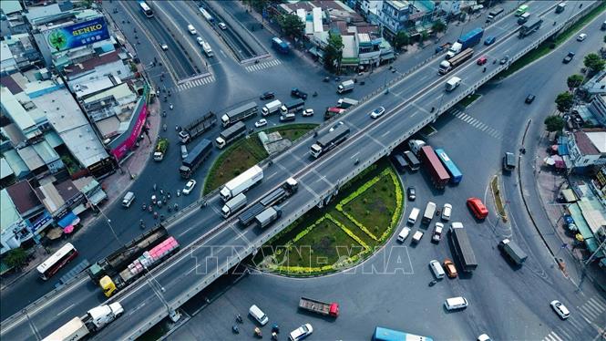 Ngã tư An Sương đã được đầu tư hoàn thiện nút giao ba tầng, giúp khơi thông cửa ngõ phía Tây Bắc của Thành phố Hồ Chí Minh. Ảnh: TTXVN phát