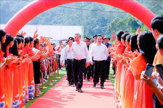 Tổng Bí thư Tô Lâm đến dự Lễ khởi công Trường Phổ thông nội trú liên cấp Na Ngoi. Ảnh: Trịnh Duy Hưng - TTXVN