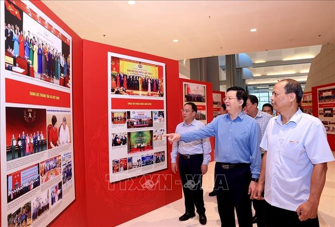 Deputy Prime Minister Mai Van Chinh inspects preparations for the exhibitions on October 11. VNA Photo: Tuấn Anh