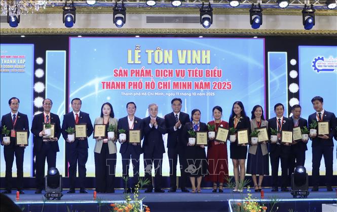 Doanh nghiệp có sản phẩm,tiêu biểu năm 2025 được tôn vinh. Ảnh: Xuân Anh -TTXVN