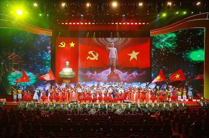 Chương trình nghệ thuật chào mừng Đại hội đại biểu Đảng bộ Chính phủ lần thứ nhất, nhiệm kỳ 2025 - 2030. Ảnh: Dương Giang-TTXVN 
