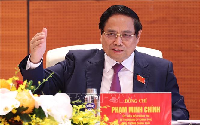 Đồng chí Phạm Minh Chính, Ủy viên Bộ Chính trị, Bí thư Đảng ủy, Thủ tướng Chính phủ thảo luận tại tổ. Ảnh: Dương Giang-TTXVN 