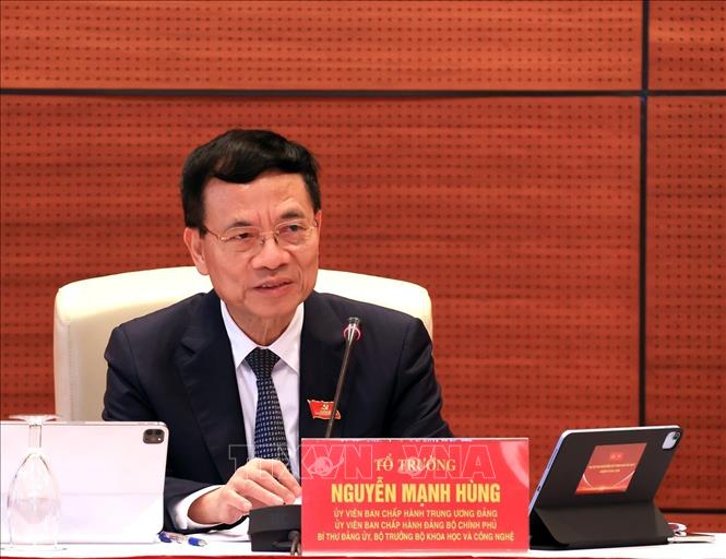 Đồng chí Nguyễn Mạnh Hùng, Ủy viên Trung ương Đảng, Ủy viên Ban Chấp hành Đảng bộ Chính phủ, Bí thư Đảng ủy, Bộ trưởng Bộ Khoa học và Công nghệ thảo luận tại tổ 9. Ảnh: Tuấn Anh - TTXVN