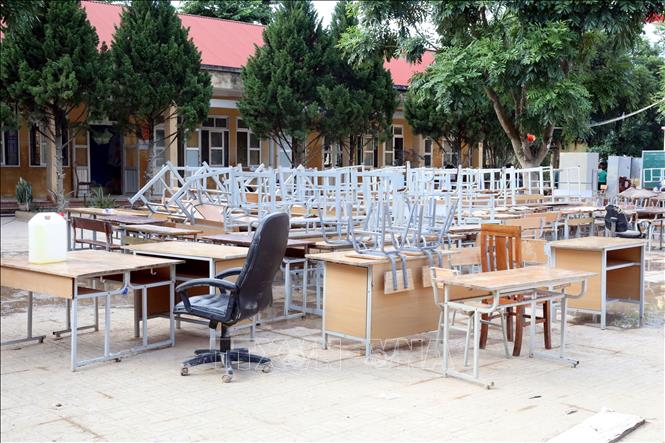 Trường Trung học cơ sở xã Yên Bình, tỉnh Lạng Sơn bị ngập sâu, 7/11 phòng học ngập nước, nhiều sách vở, đồ dùng học tập bị hư hỏng, thứ hai đầu tuần ngày 13/10 học sinh chưa thể đến lớp. Ảnh: Văn Đạt - TTXVN