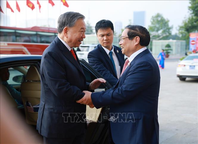 Thủ tướng Phạm Minh Chính đón Tổng Bí thư Tô Lâm đến dự Đại hội đại biểu Đảng bộ Chính phủ lần thứ nhất. Ảnh: Dương Giang-TTXVN 
