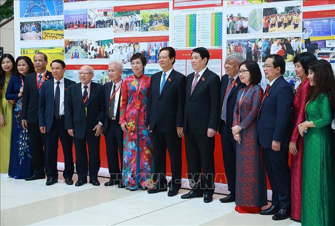 Chủ tịch nước Lương Cường với Đoàn đại biểu Đảng bộ TTXVN và khách mời. Ảnh: Dương Giang - TTXVN