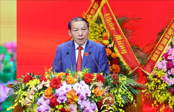 Đồng chí Nguyễn Văn Hùng, Ủy viên Trung ương Đảng, Ủy viên Ban Thường vụ Đảng ủy Chính phủ, Trưởng ban Tuyên giáo và Dân vận Đảng ủy Chính phủ, Bộ trưởng Bộ Văn hoá, Thể thao và Du lịch trình bày Báo cáo tổng hợp ý kiến góp ý vào dự thảo các văn kiện trình Đại hội XIV của Đảng. Ảnh: Phạm Kiên - TTXVN