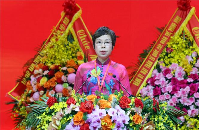 Đồng chí Vũ Việt Trang, Ủy viên Ban Chấp hành Đảng bộ Chính phủ, Bí thư Đảng ủy, Tổng Giám đốc Thông tấn xã Việt Nam, Trưởng Đoàn thư ký trình bày dự thảo Nghị quyết Đại hội. Ảnh: Phạm Kiên - TTXVN