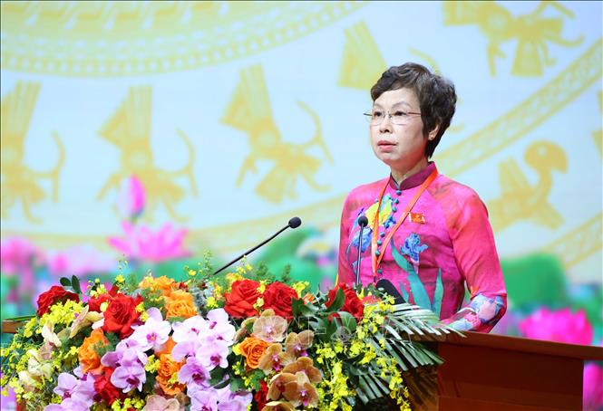 Đồng chí Vũ Việt Trang, Ủy viên Ban Chấp hành Đảng bộ Chính phủ, Bí thư Đảng ủy, Tổng Giám đốc Thông tấn xã Việt Nam, Trưởng Đoàn thư ký trình bày dự thảo Nghị quyết Đại hội. Ảnh: Văn Điệp – TTXVN