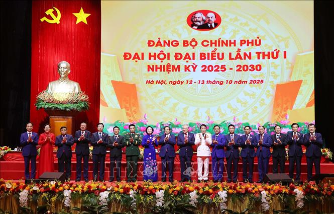 Ban Thường vụ Đảng ủy Chính phủ nhiệm kỳ 2020 - 2025 tại Đại hội. Ảnh: Văn Điệp – TTXVN